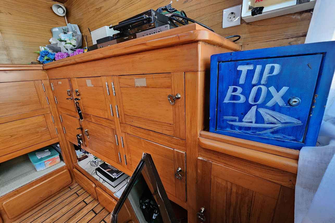 Dancing Wind Liveaboard
