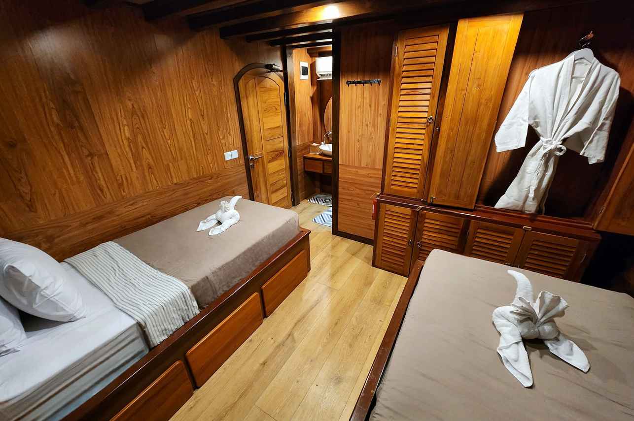 Dancing Wind Liveaboard