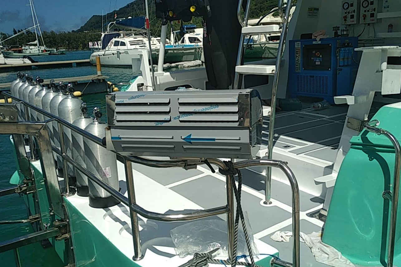 Explorer 1 Catamaran