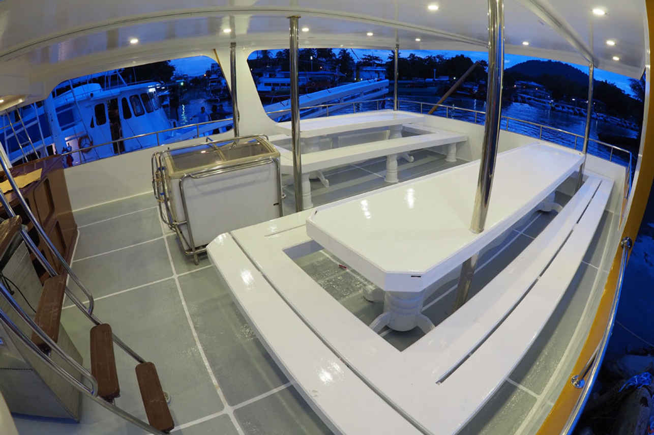 Gentle Giant Liveaboard
