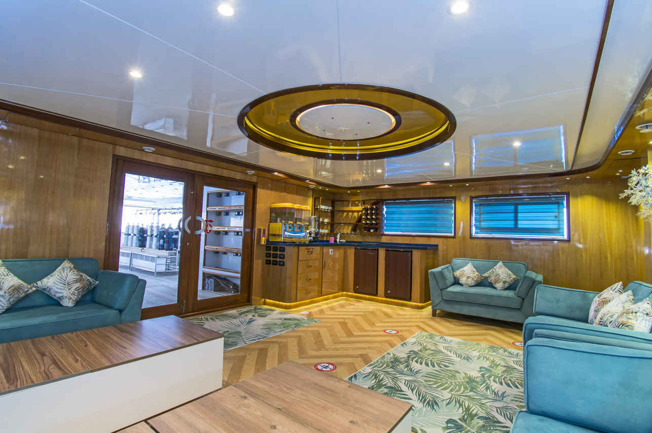 Golden Dolphin IV Liveaboard