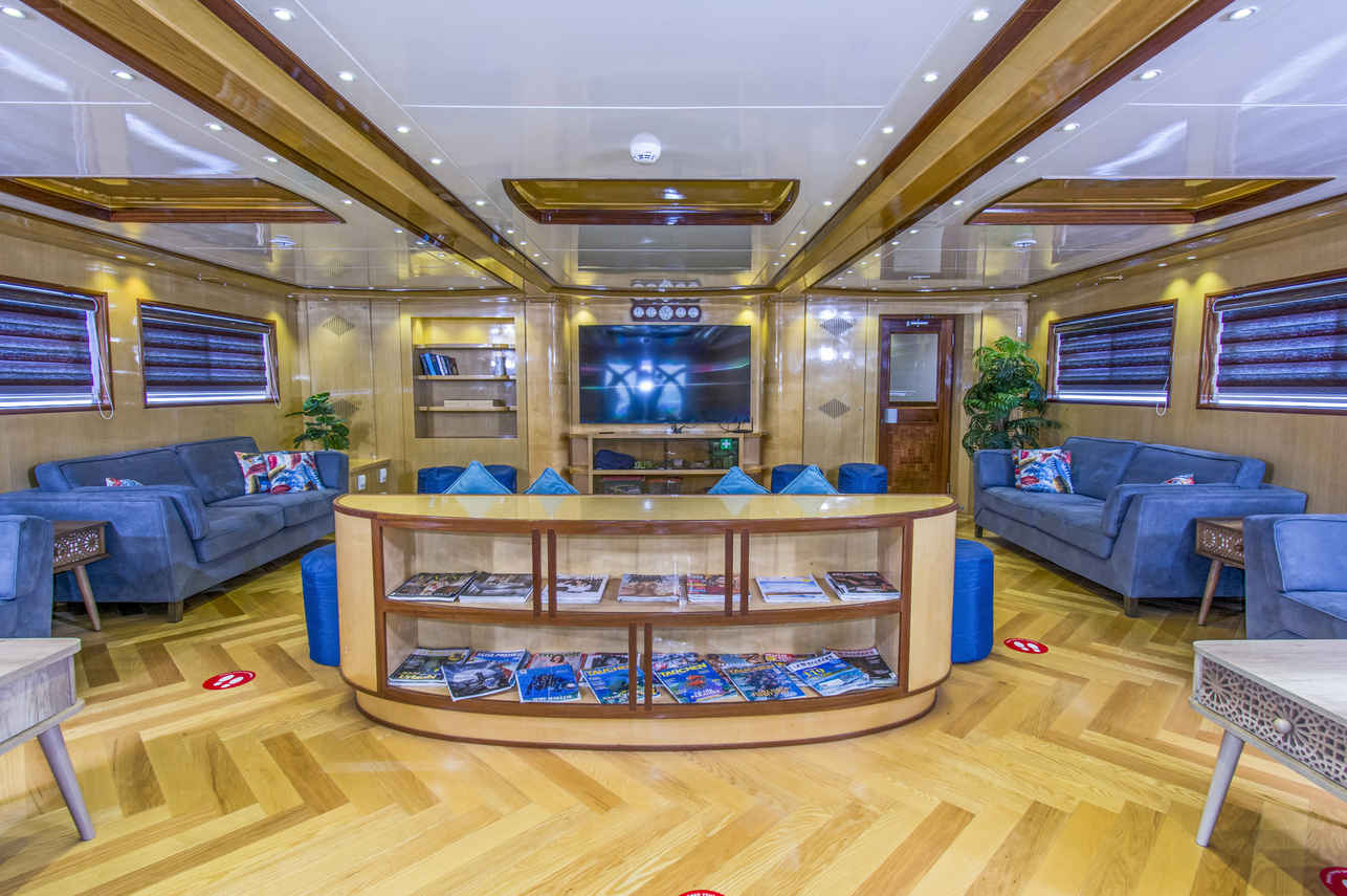 Golden Dolphin IV Liveaboard