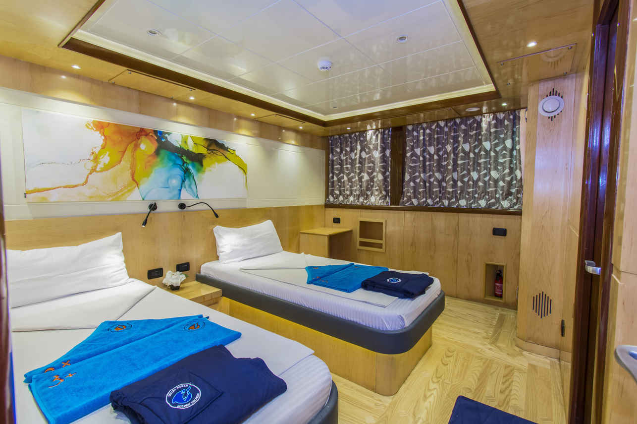 Golden Dolphin IV Liveaboard