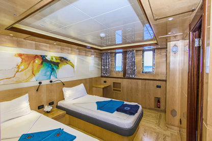 Golden Dolphin IV Liveaboard