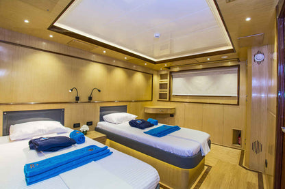 Golden Dolphin IV Liveaboard