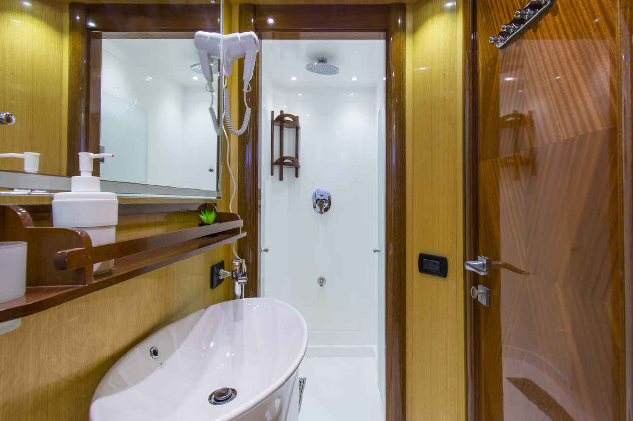 Golden Dolphin IV Liveaboard