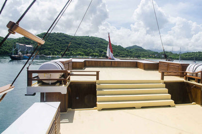 Jelajahi Laut Liveaboard