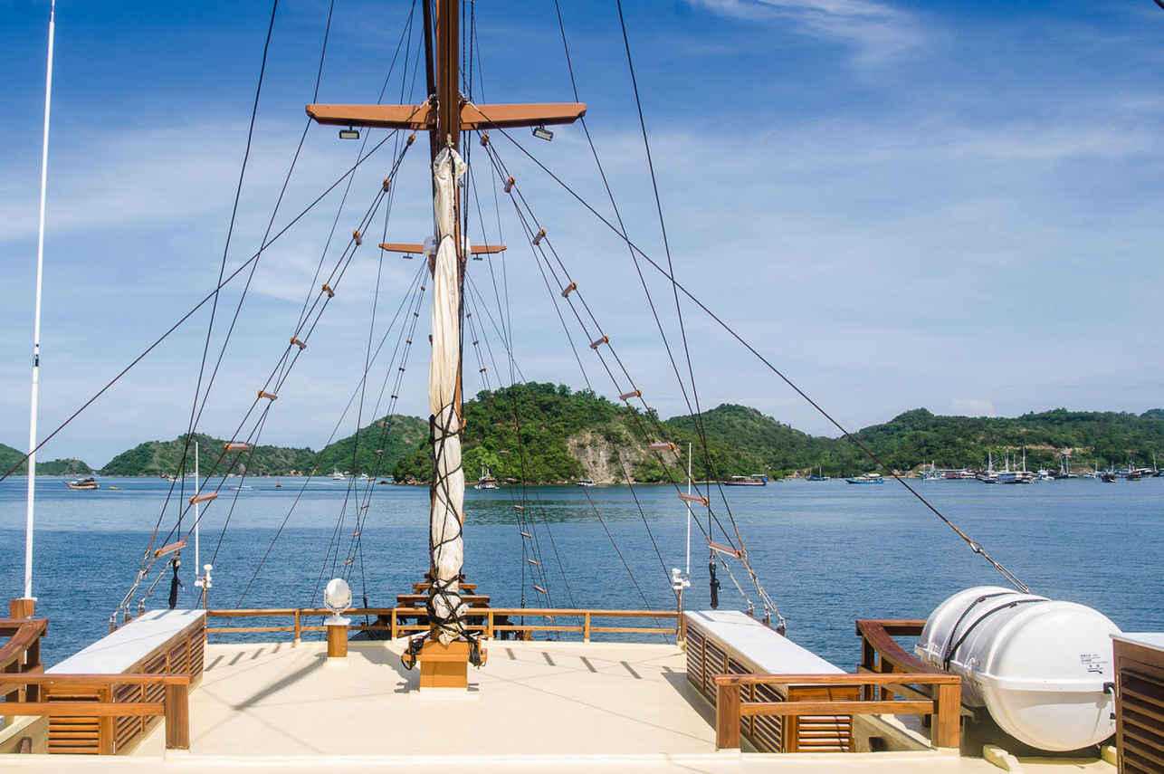 Jelajahi Laut Liveaboard