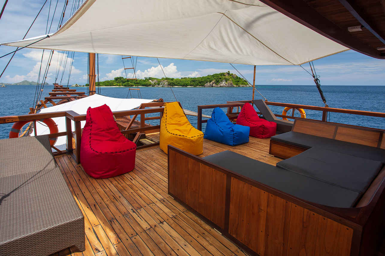 Jelajahi Laut Liveaboard