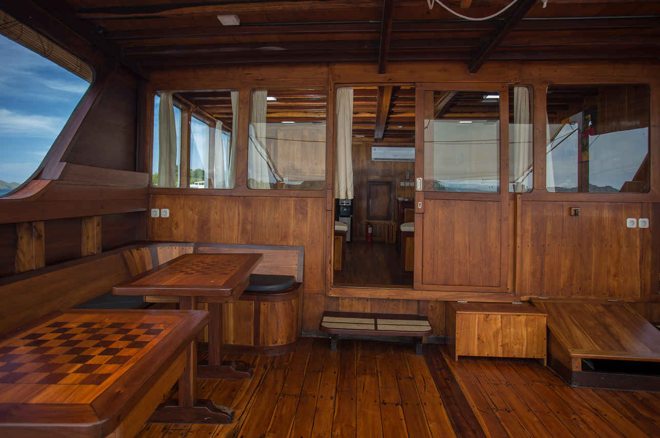 Jelajahi Laut Liveaboard