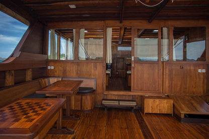 Jelajahi Laut Liveaboard