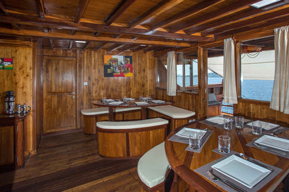 Jelajahi Laut Liveaboard
