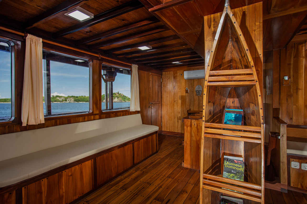 Jelajahi Laut Liveaboard