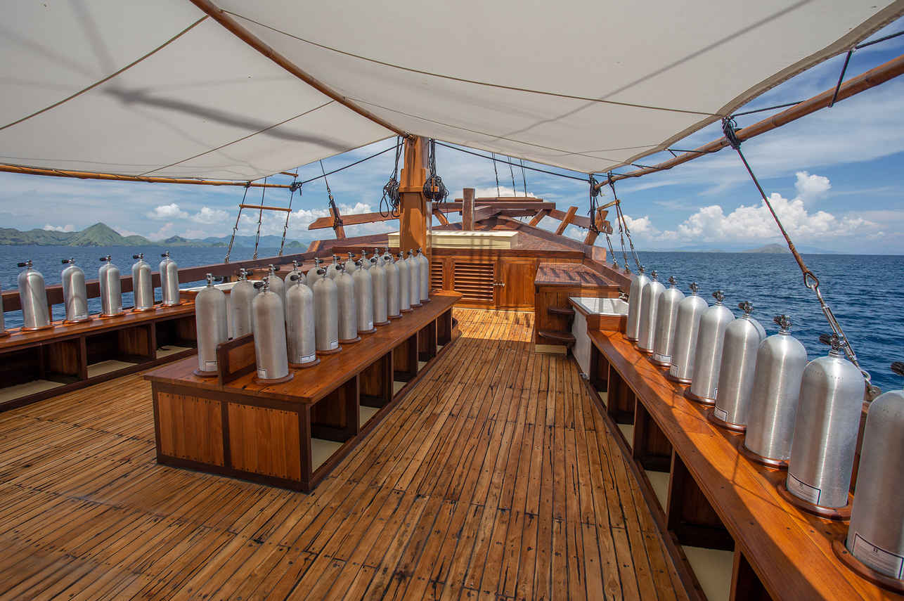 Jelajahi Laut Liveaboard