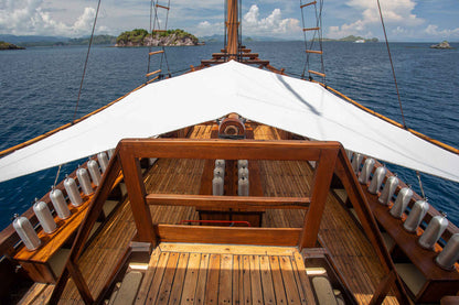 Jelajahi Laut Liveaboard