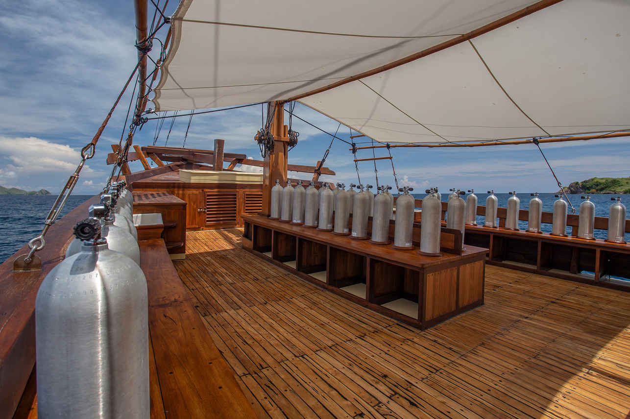 Jelajahi Laut Liveaboard