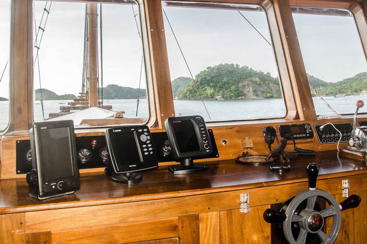 Jelajahi Laut Liveaboard