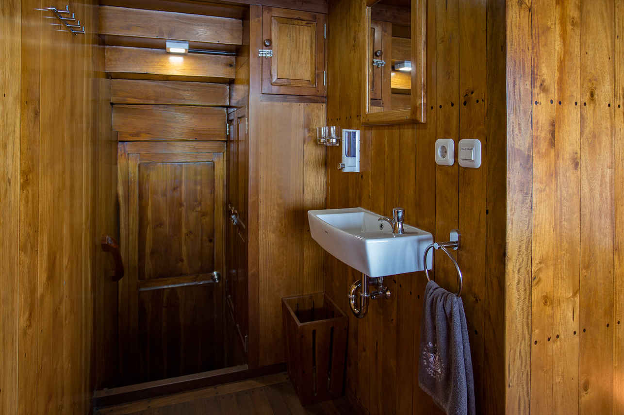 Jelajahi Laut Liveaboard
