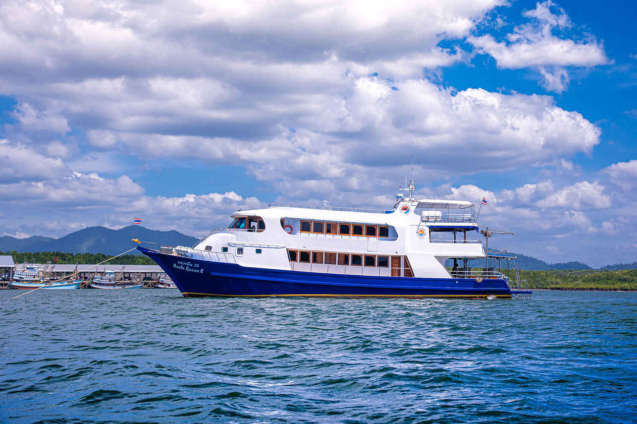 Manta Queen 8 Liveaboard
