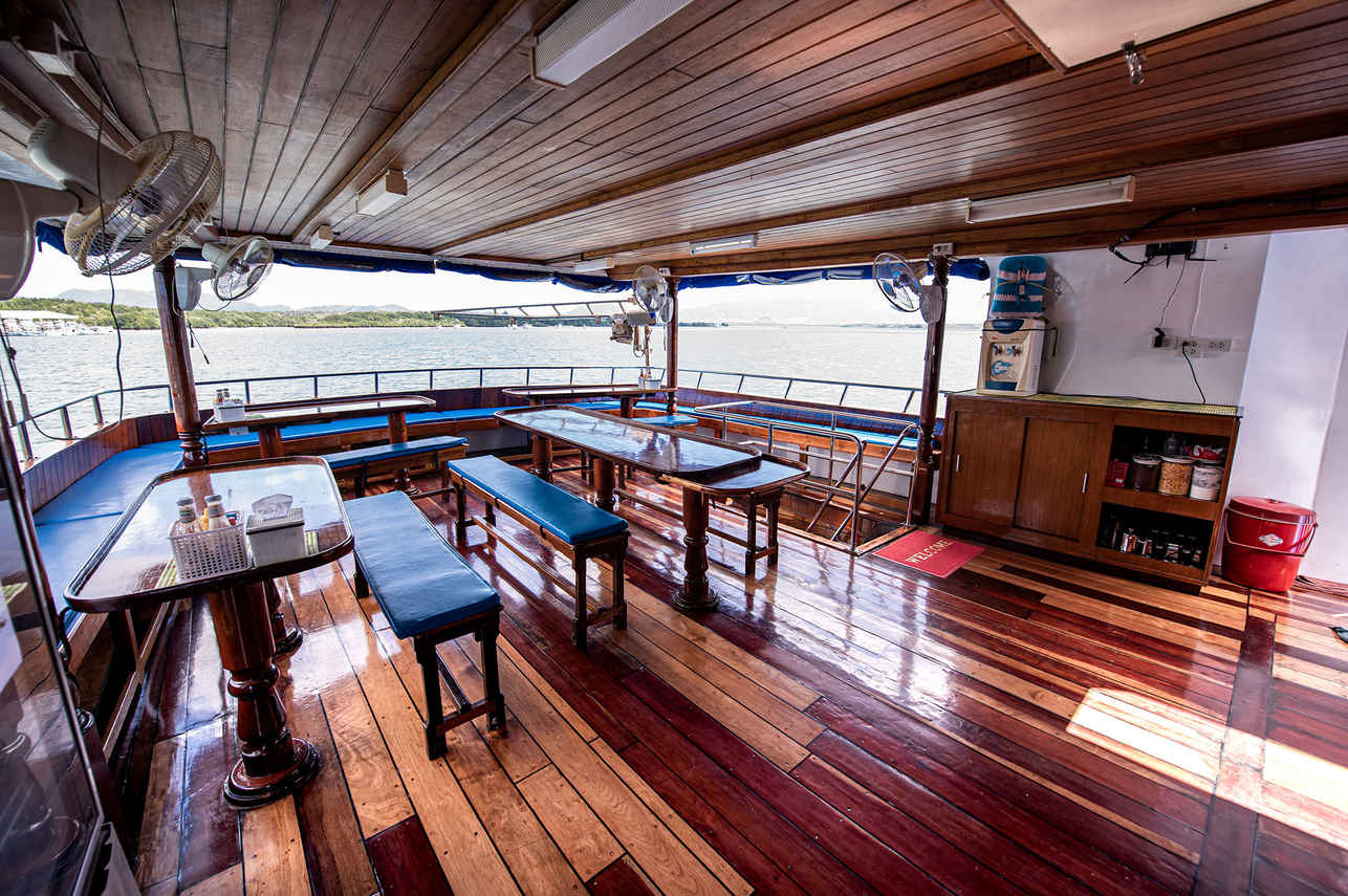 Manta Queen 8 Liveaboard