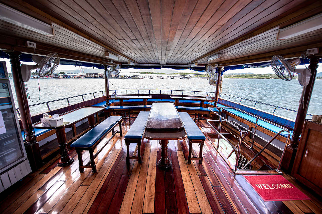 Manta Queen 8 Liveaboard