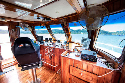 Manta Queen 8 Liveaboard