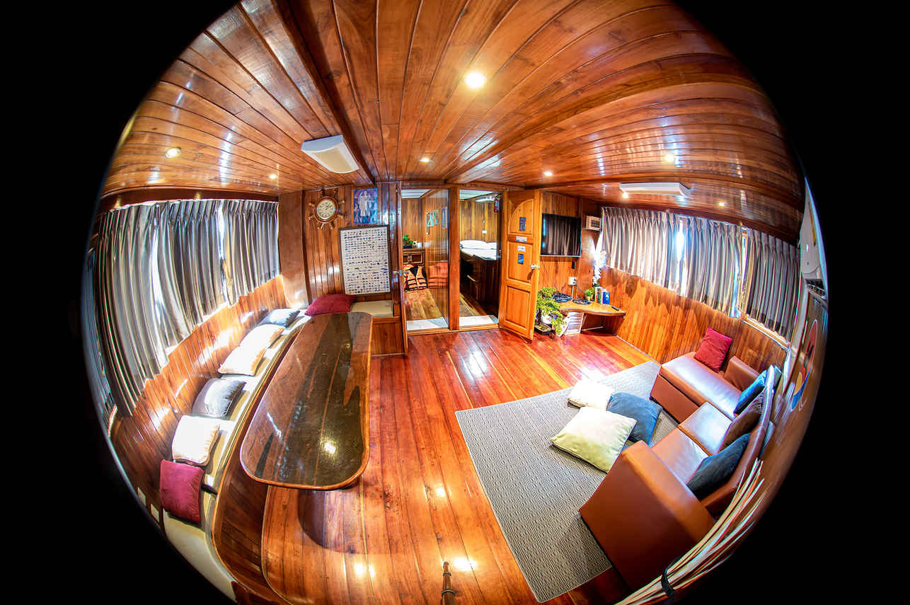 Manta Queen 8 Liveaboard