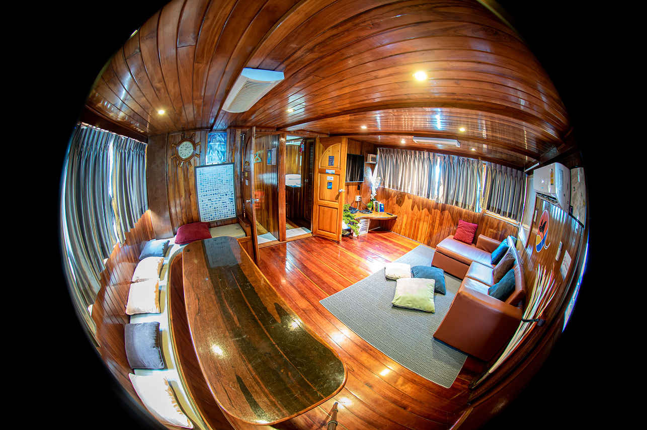 Manta Queen 8 Liveaboard