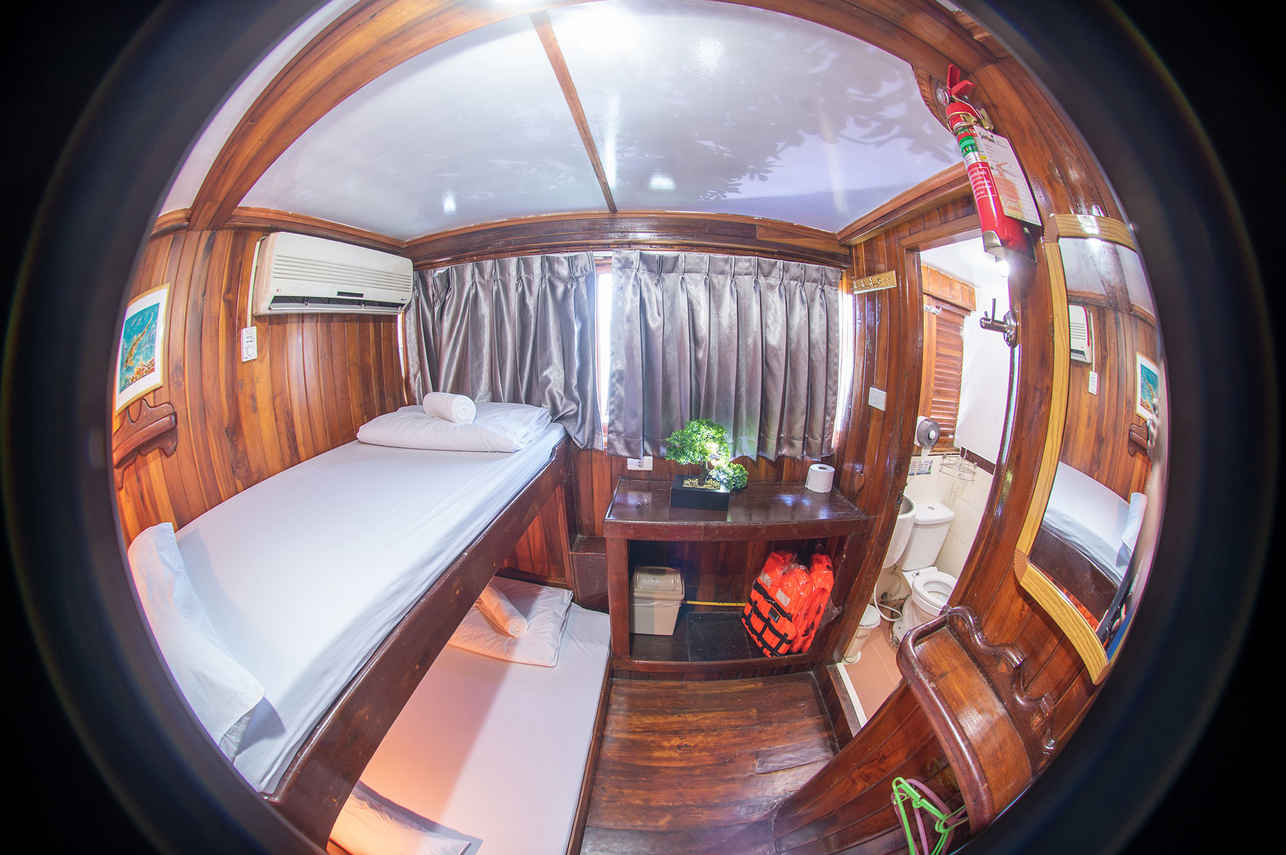 Manta Queen 8 Liveaboard