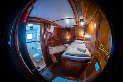 Manta Queen 8 Liveaboard