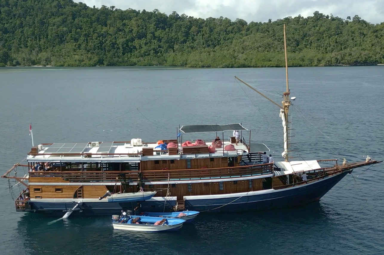 Mari Liveaboard