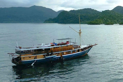 Mari Liveaboard