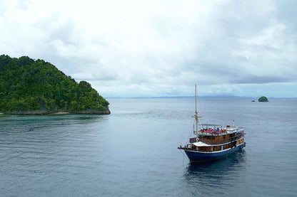 Mari Liveaboard