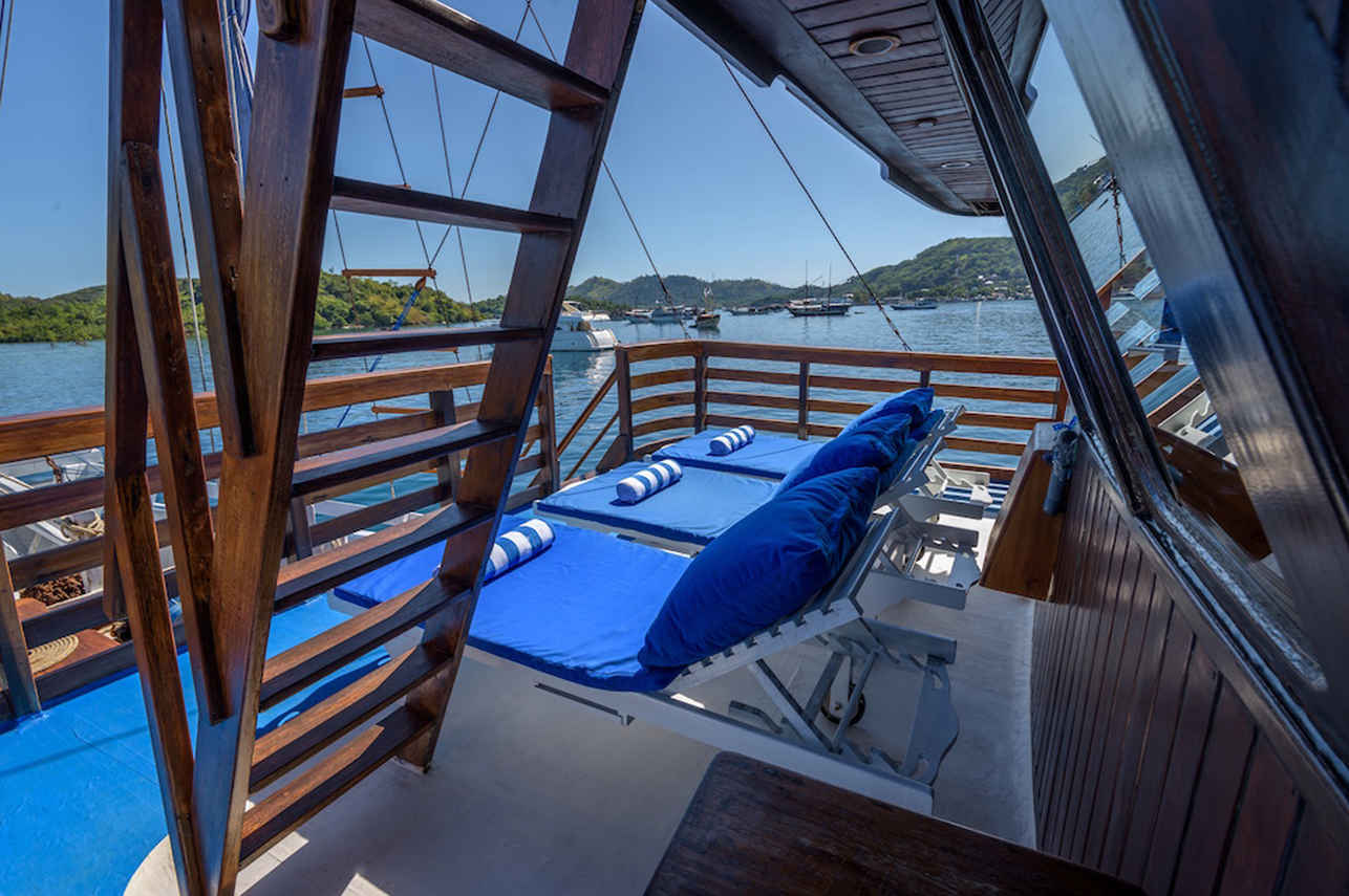 Mari Liveaboard