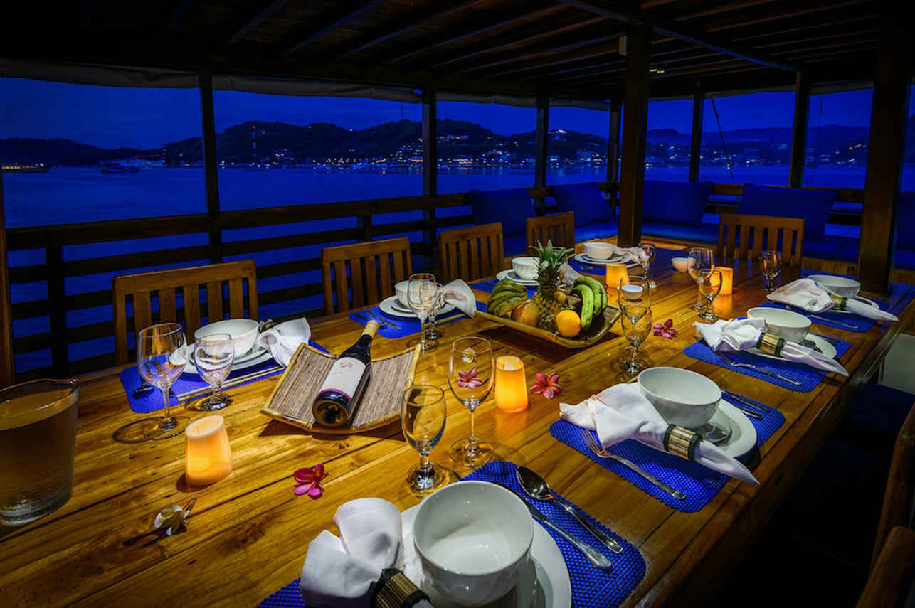 Mari Liveaboard