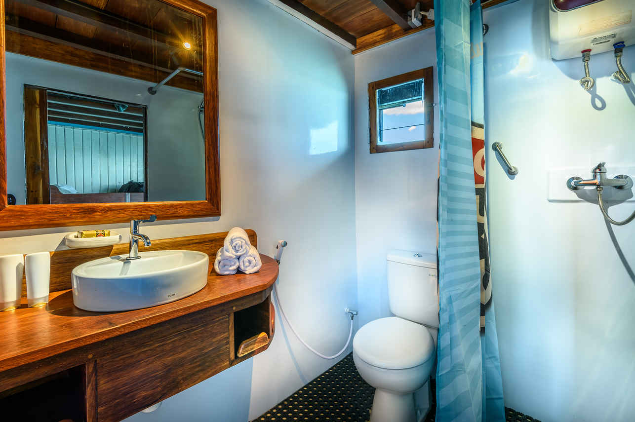 Mari Liveaboard