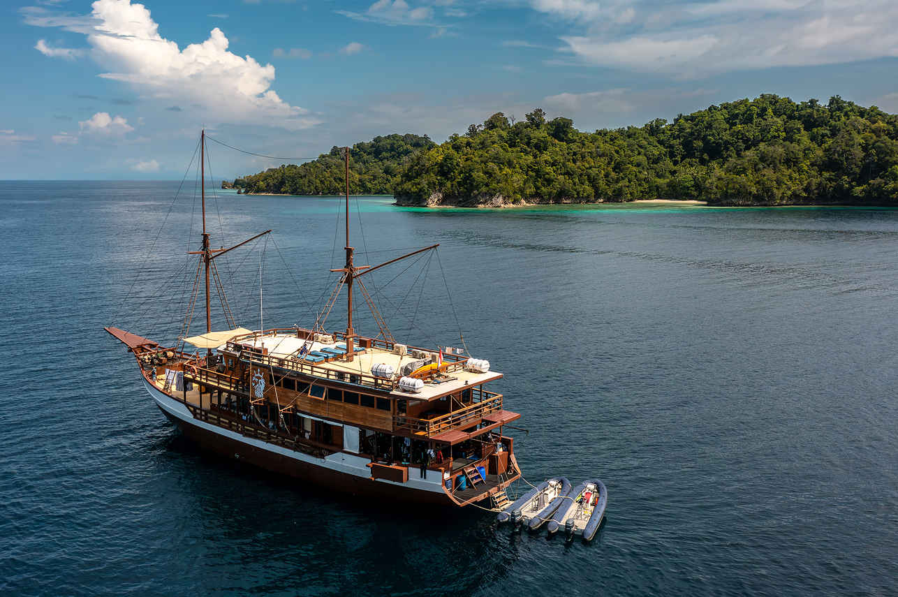 Neptune One Liveaboard