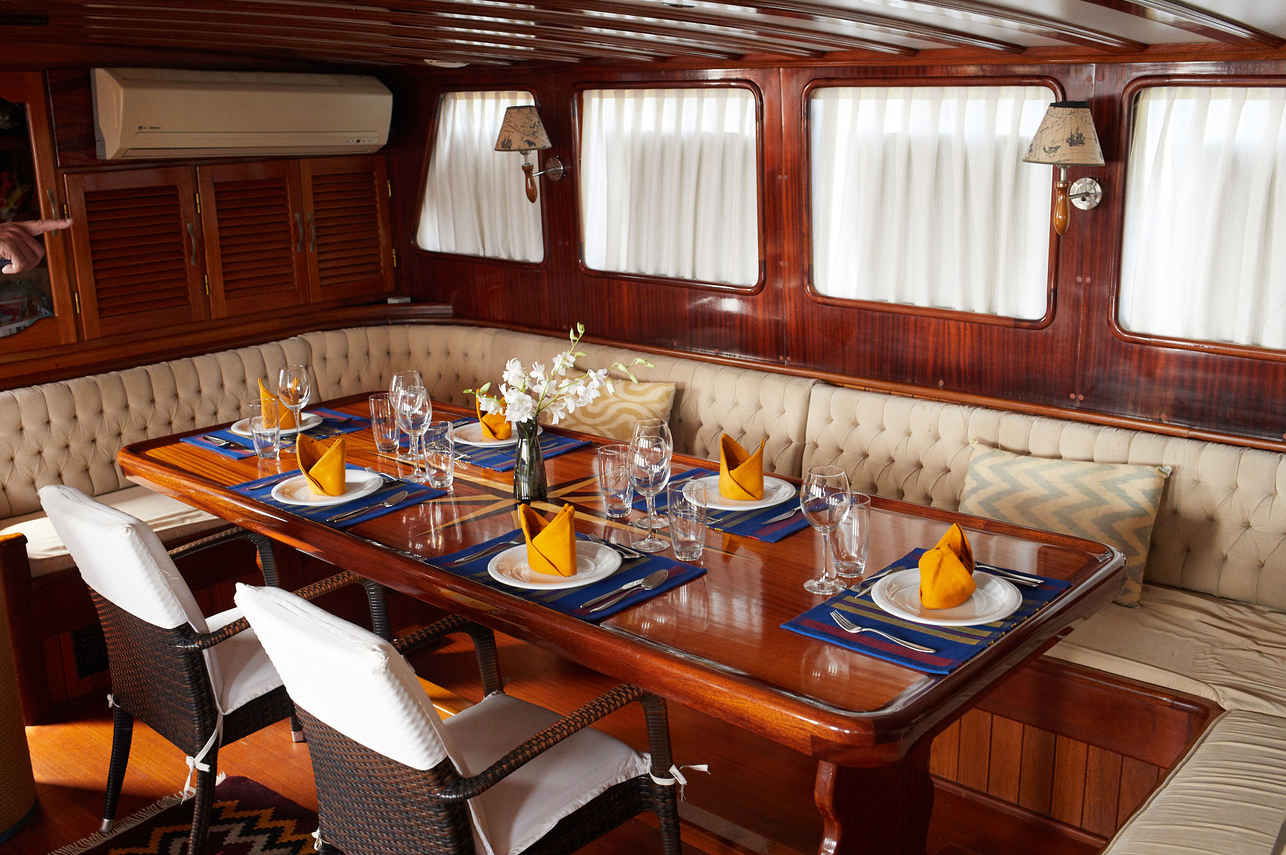 Pearl 111 Liveaboard