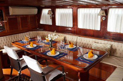 Pearl 111 Liveaboard
