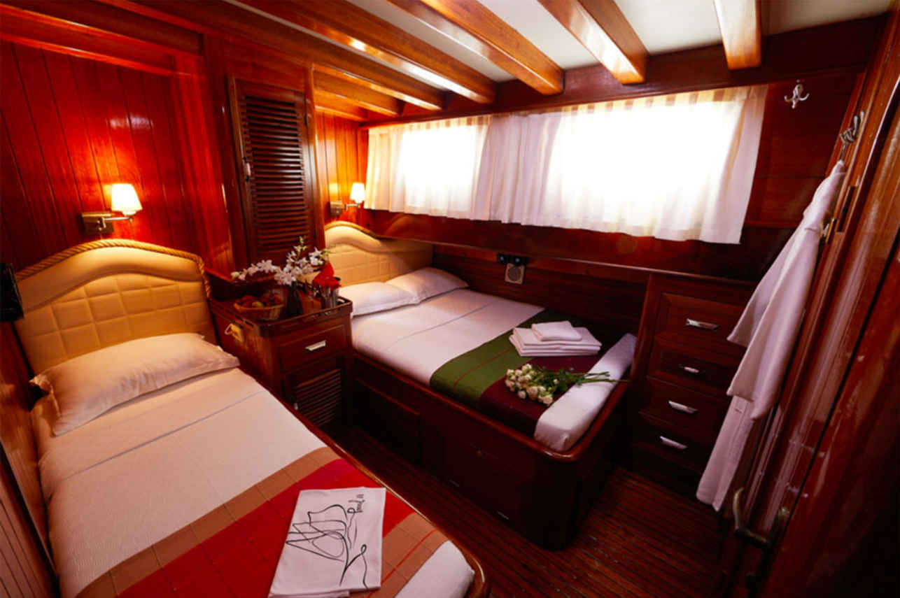 Pearl 111 Liveaboard
