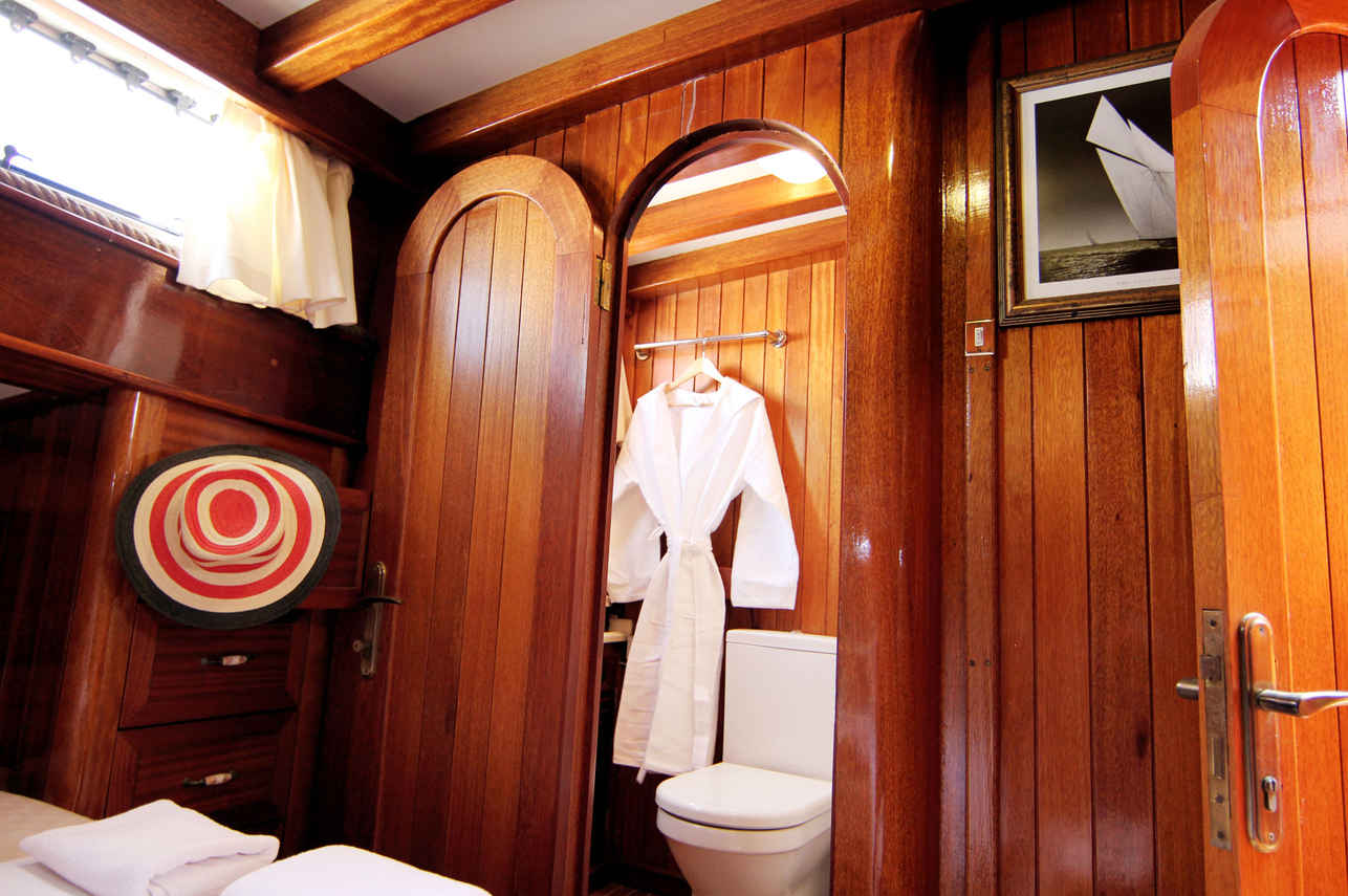 Pearl 111 Liveaboard