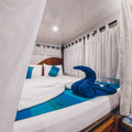 Cabin thumbnail 3