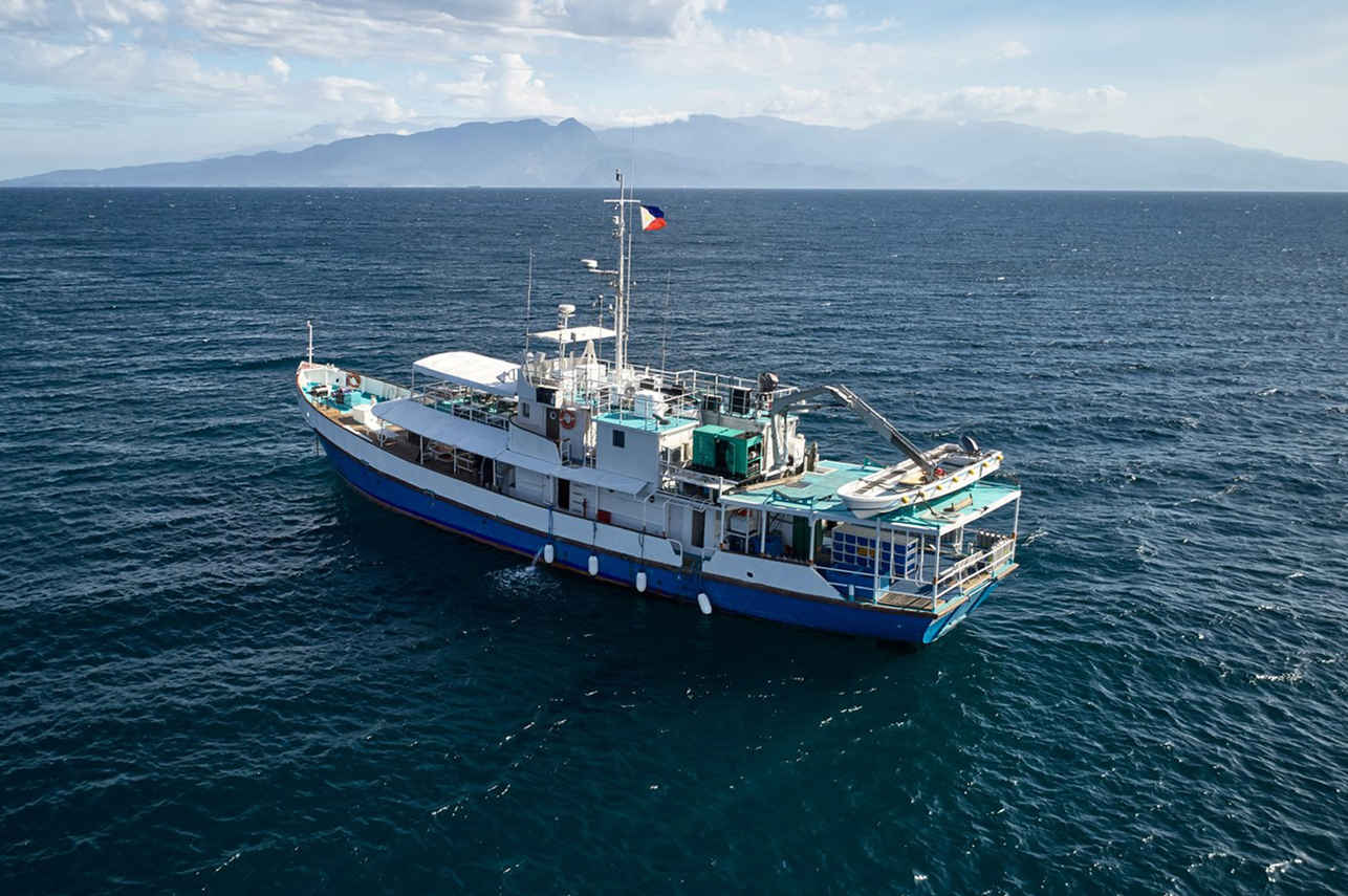 Resolute Liveaboard