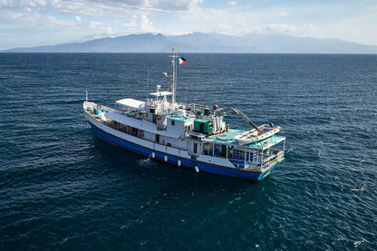 Resolute Liveaboard