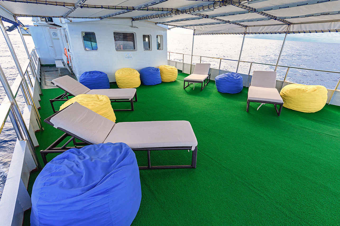 Resolute Liveaboard