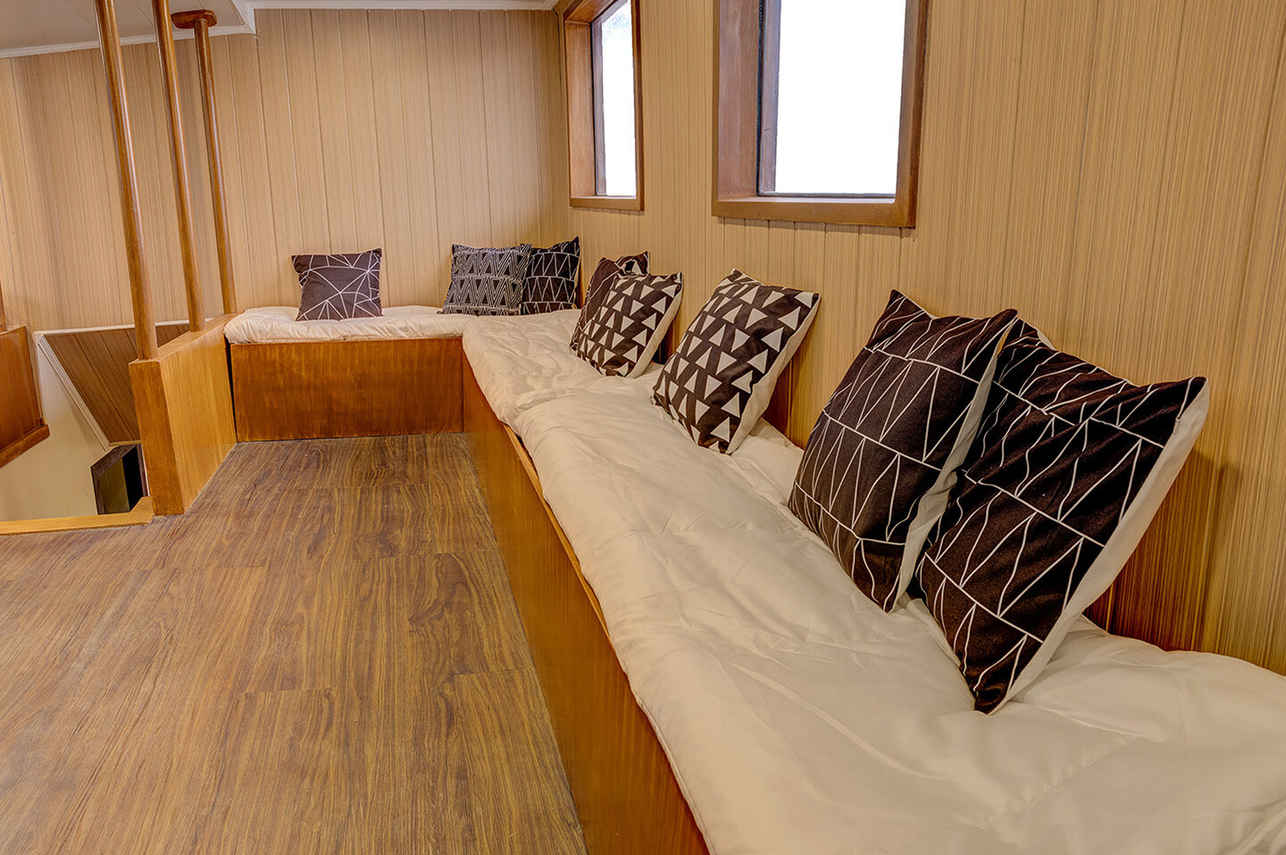 Resolute Liveaboard