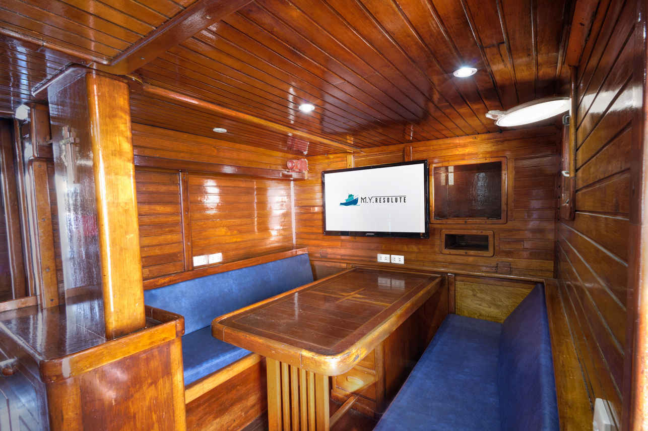 Resolute Liveaboard