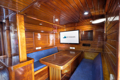 Resolute Liveaboard