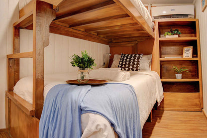 Resolute Liveaboard