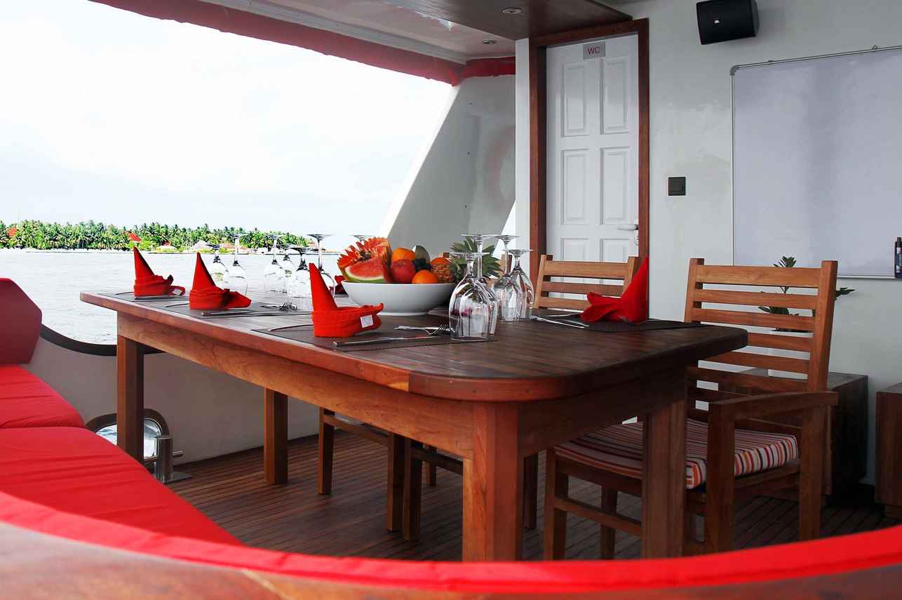Theia Liveaboard
